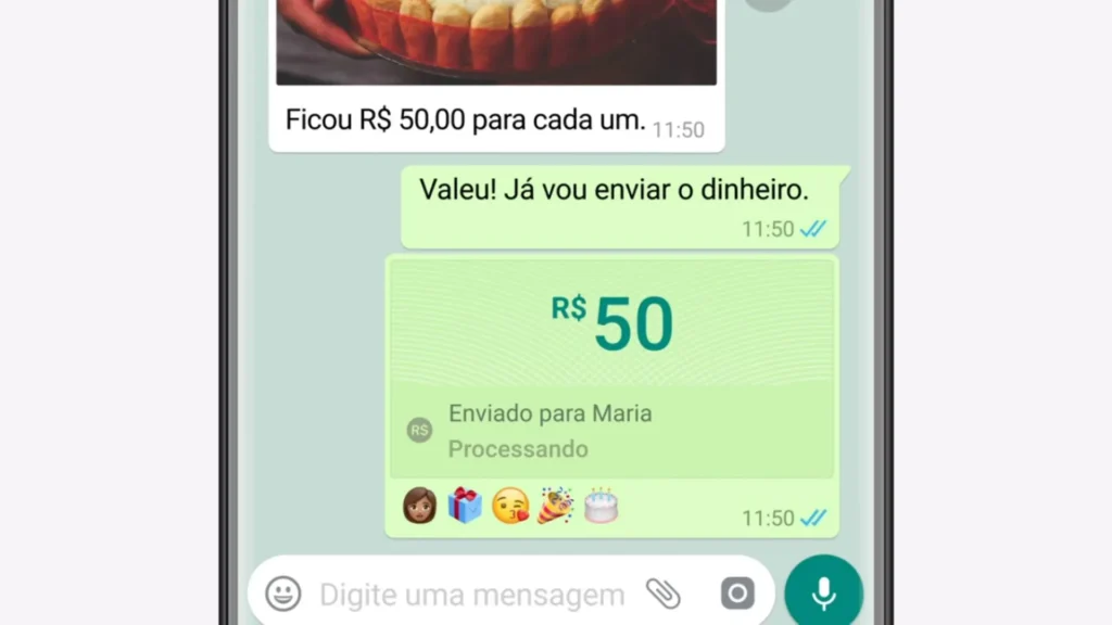 Celular com mensagem de pagamento feito com Whatsapp Pay